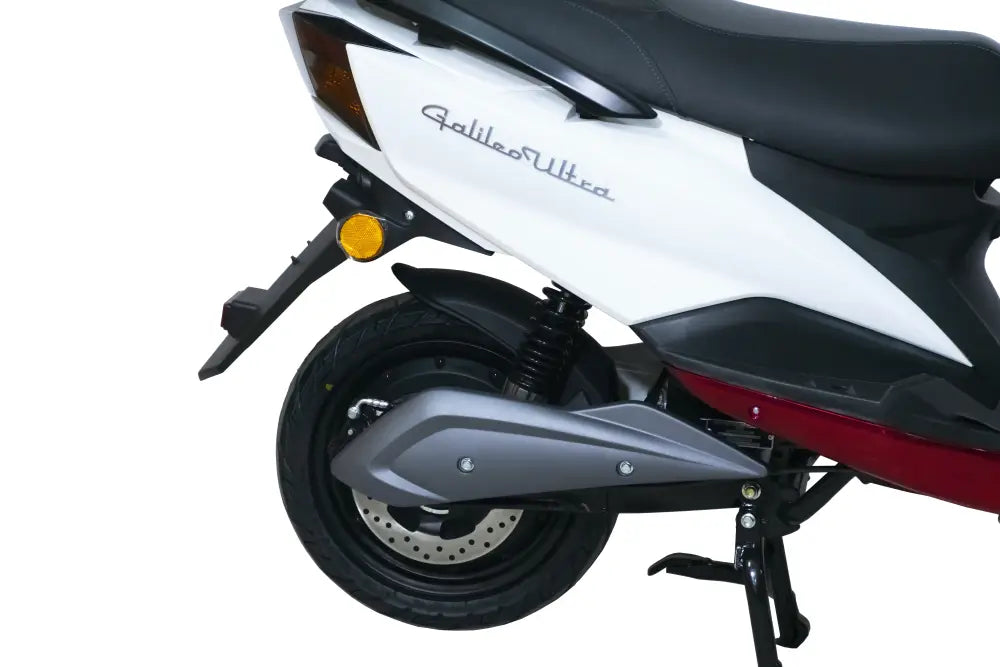 Scuter Rotakt Galileo Ultra, Viteză maximă 45Km/h, Autonomie 45Km, Putere 2400W, Acumulatori 72V / 30Ah, Timp de încărcare 6-8h, KeyLess Go, USB, NFC/Bluetooth