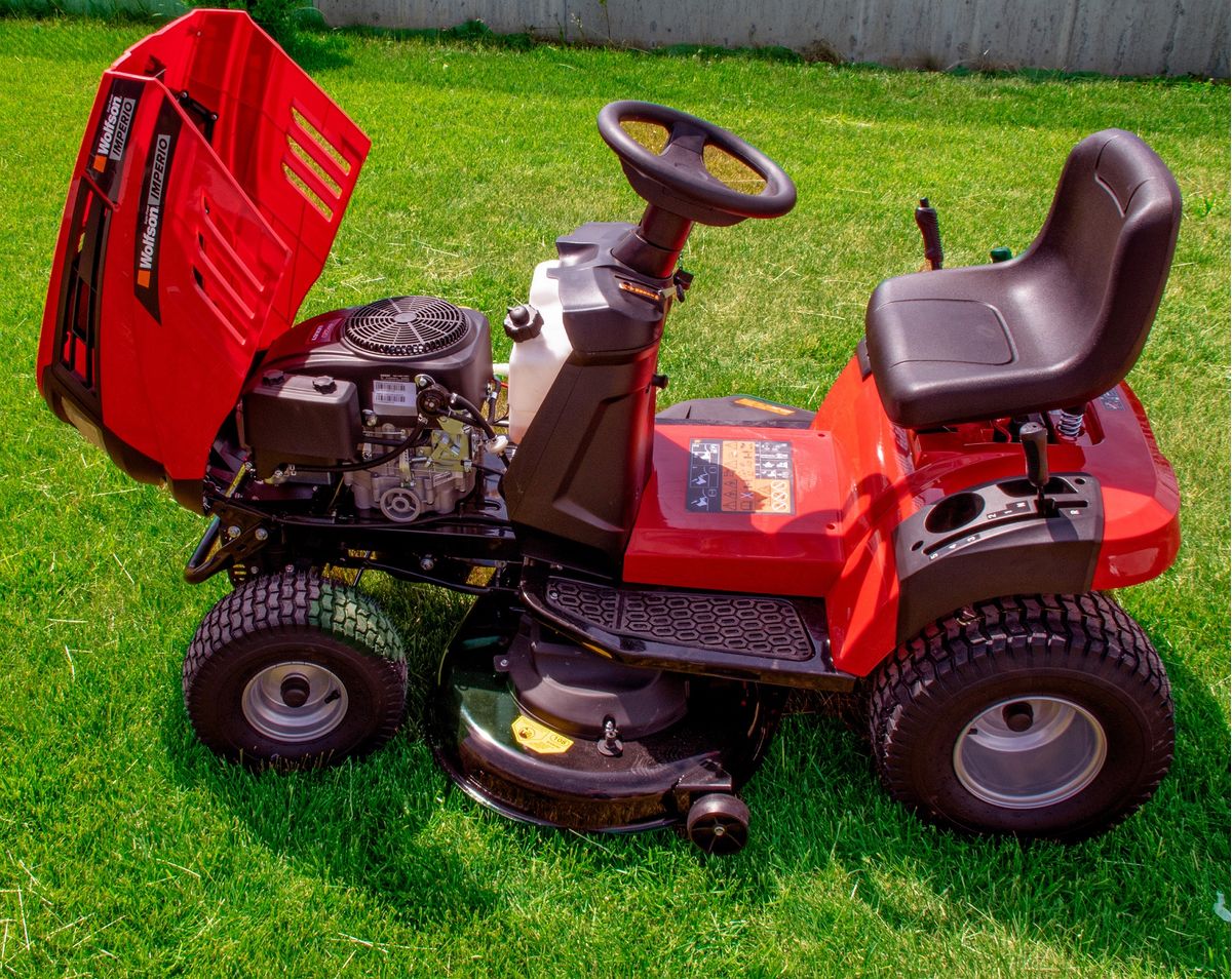 Tractoras tuns iarba WOLFSON, 16 CP, 500 cmc, latime maxima de lucru 108cm