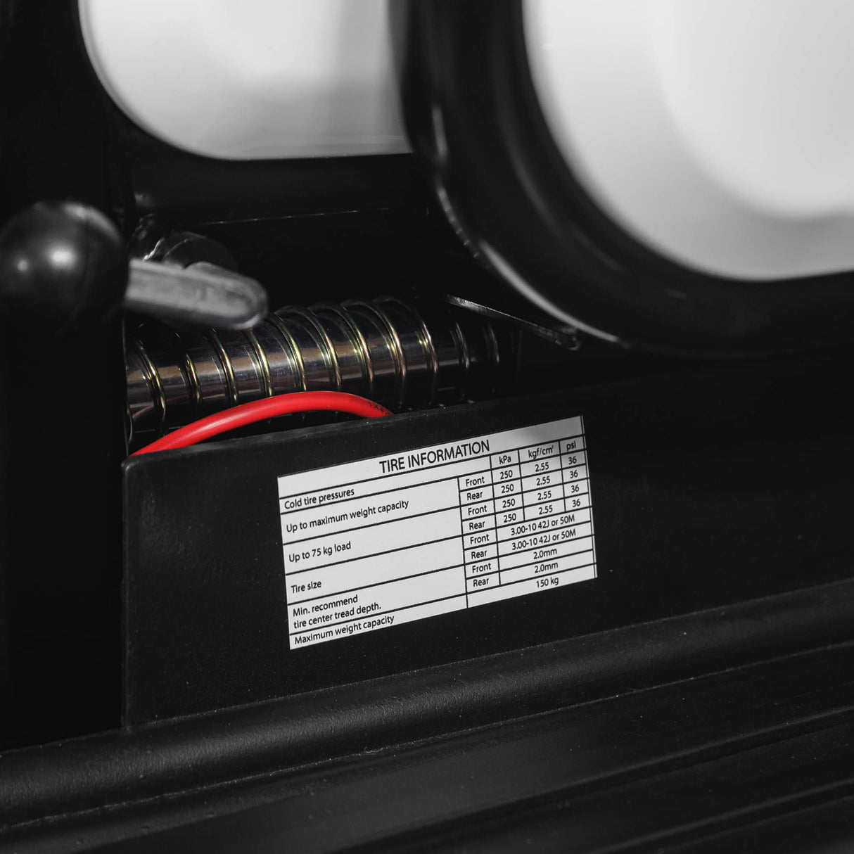 Triciclu Electric, Fara Permis, Motor 1000W, 2-3 locuri, APM2 Alb, Autonomie pana la 36km, viteza maxima 25 km pe ora, Omologat RAR