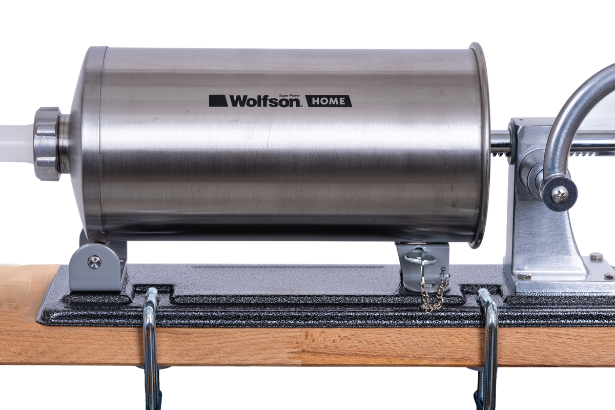 Masina manuala de umplut carnati Wolfson Home K2010PA 6 kg, corp inox si aluminiu, 5 palnii, actionare cu cremaliera, montaj orizontal