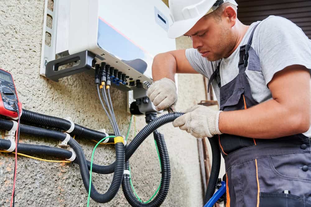 Generatorul electric - producerea curentului electric cu magneti si pe benzina
