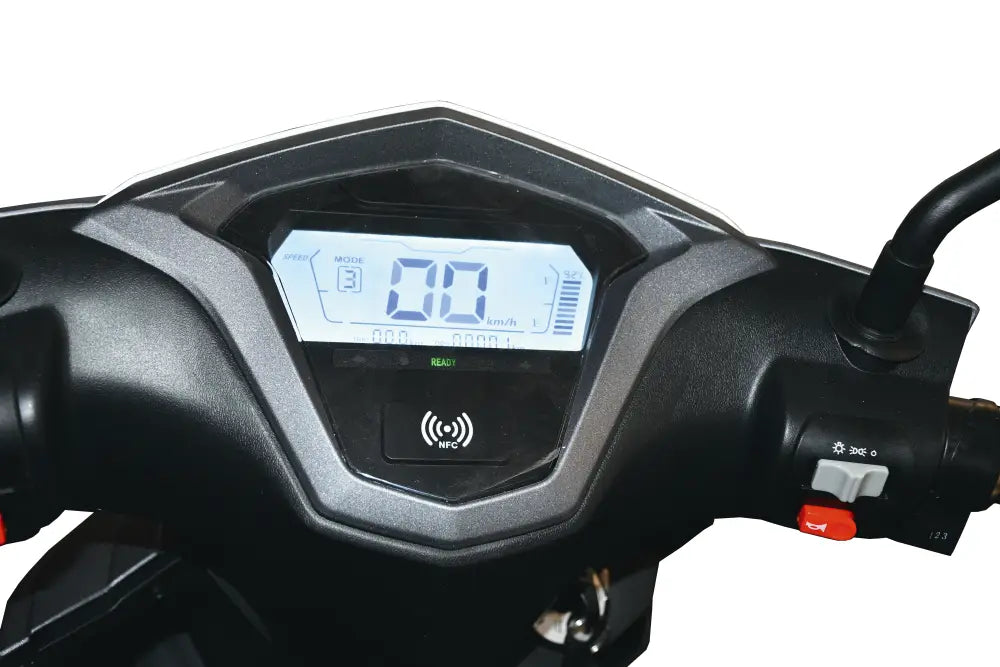 Scuter Rotakt Galileo Ultra, Viteză maximă 45Km/h, Autonomie 45Km, Putere 2400W, Acumulatori 72V / 30Ah, Timp de încărcare 6-8h, KeyLess Go, USB, NFC/Bluetooth
