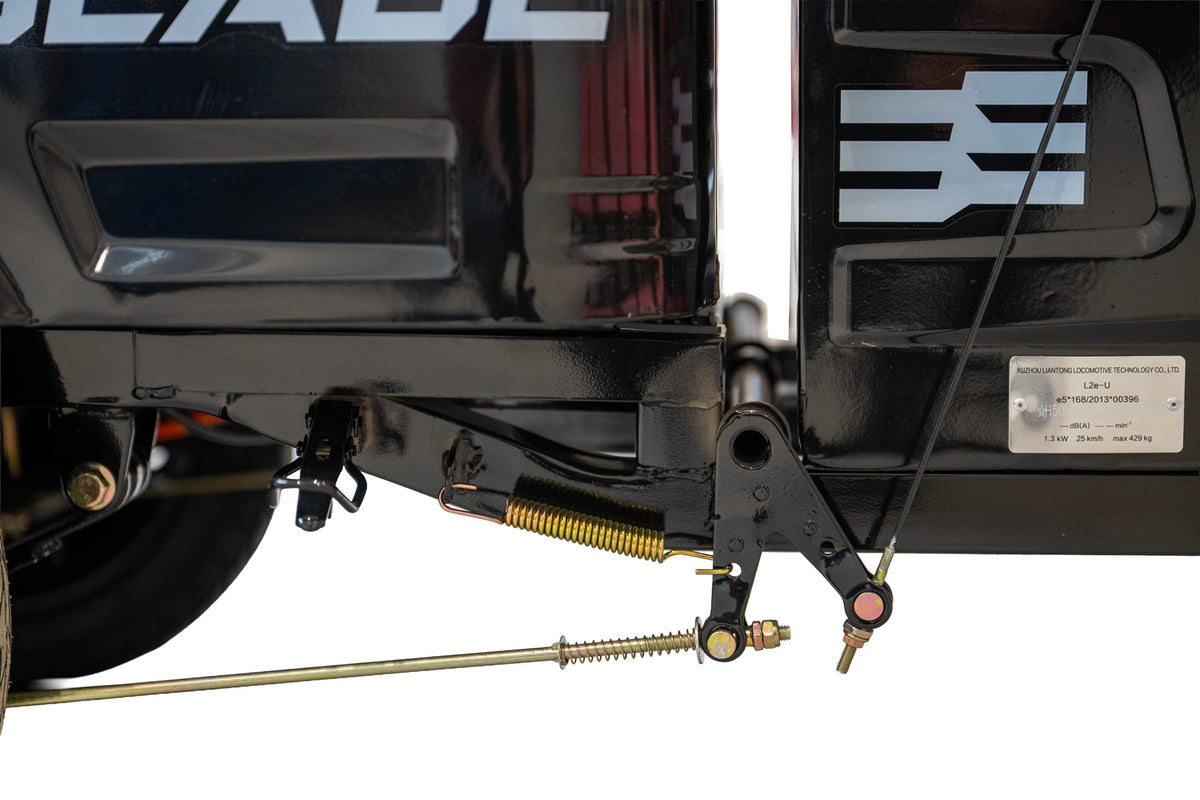 Triciclu Cargo electric BLADE Active R6 1300W, 25 km/h, autonomie pana la 50 km, baterie plumb-acid 72 V/20 Ah, capacitate maxima 500 kg, fara permis, culoare negru-portocaliu